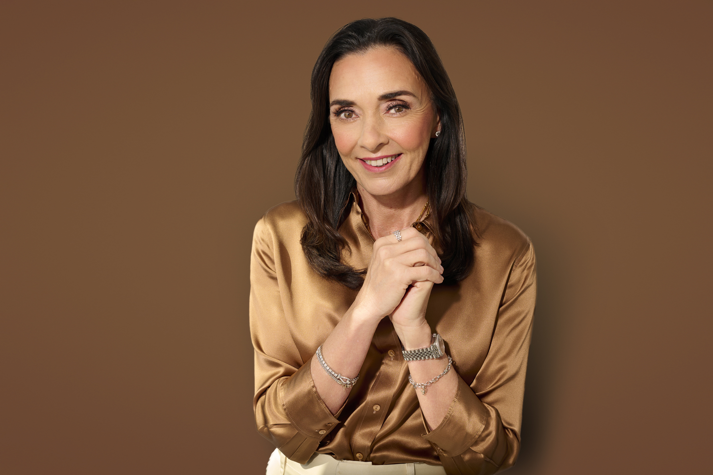 Warm editorial brand portrait of Angela Cusack for Igniting Success